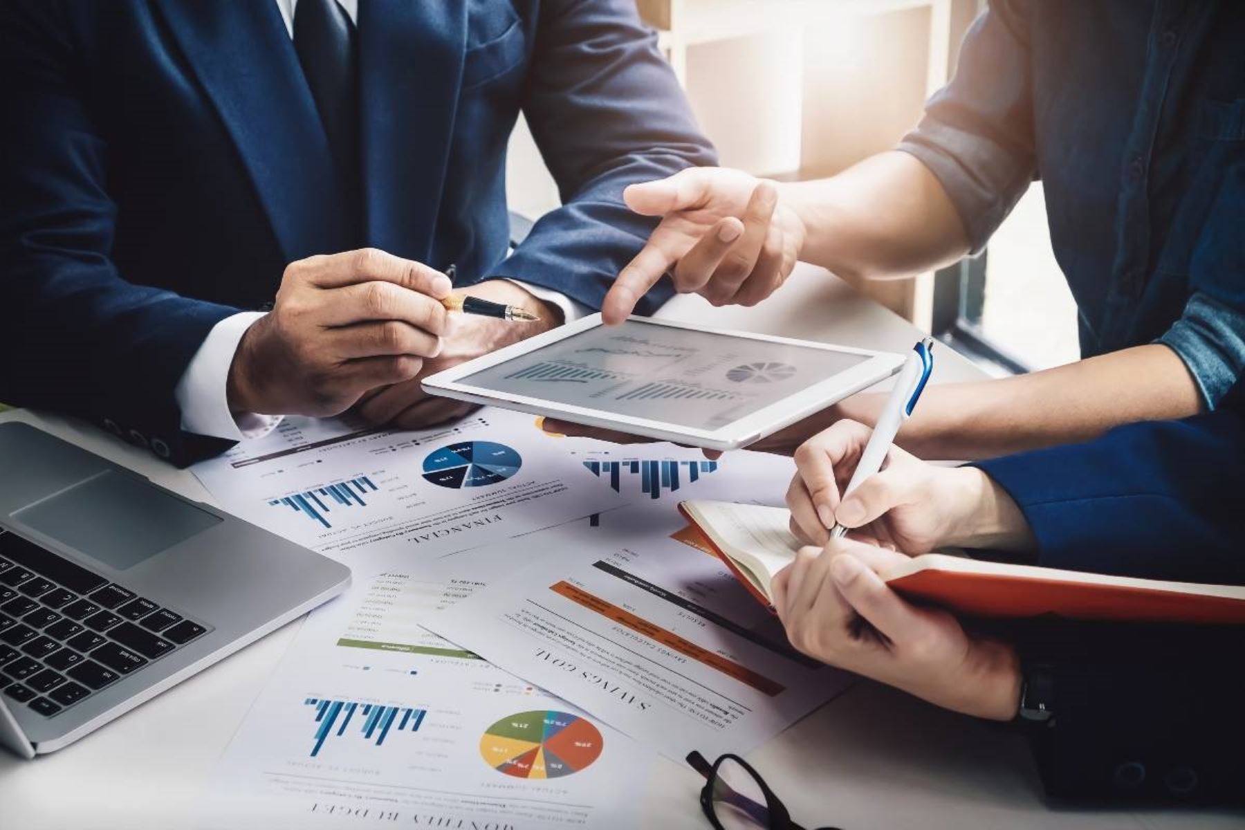 Empresas marcan el pulso del mercado con expansión y resultados