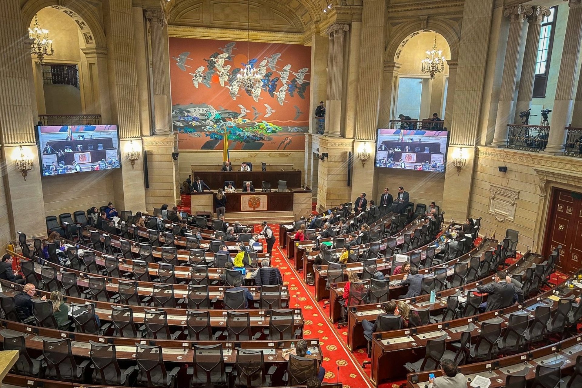 Influencers y viejos caciques reordenan las listas al Congreso 2026