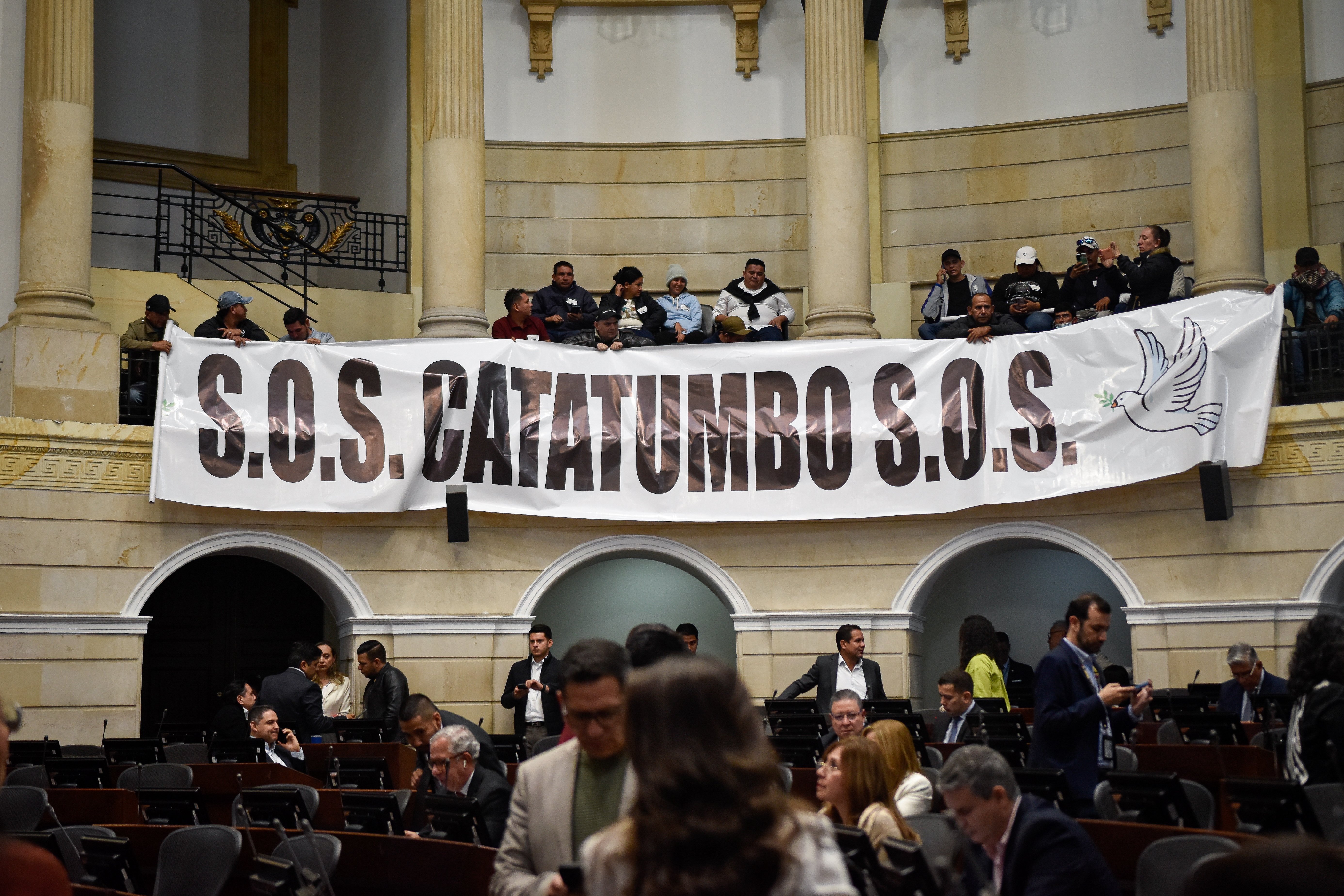 Alerta por más desplazamientos y civiles confinados