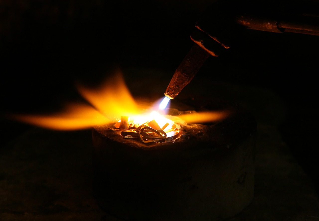 Precio del oro alcanza niveles inéditos y muestra cautela global de los mercados