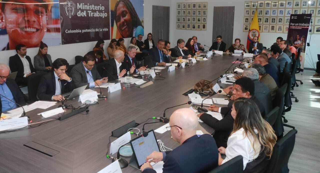 Sin concertación, el salario mínimo se convierte en bandera electoral