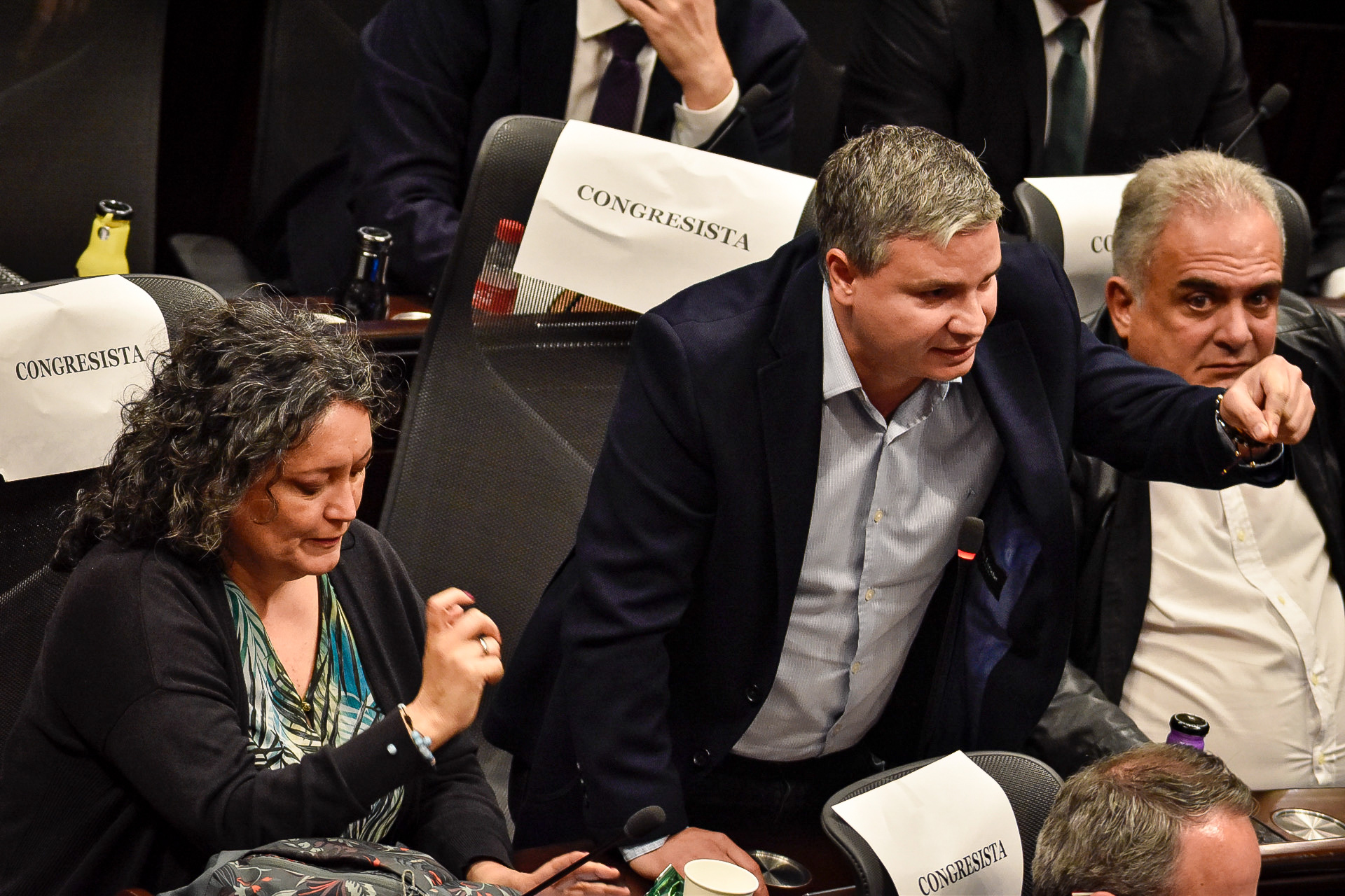 Gobierno pierde el pulso y prepara emergencia económica